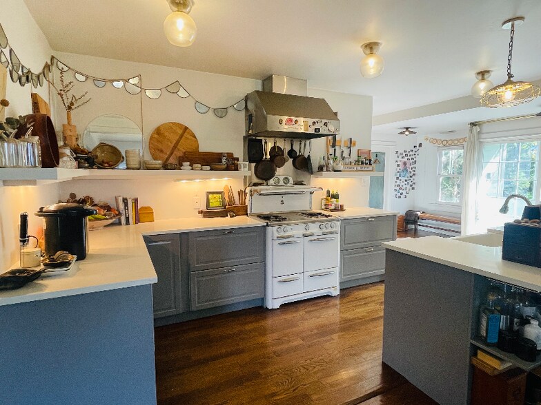 Building Photo - 1956 Phillips Way