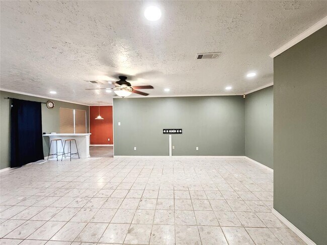 Building Photo - 2830 Virginia Colony Dr