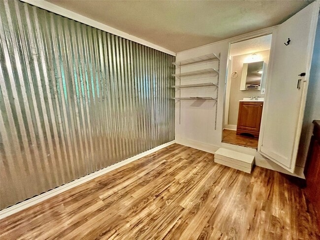 Building Photo - 904 1/2 Denton Street Unit