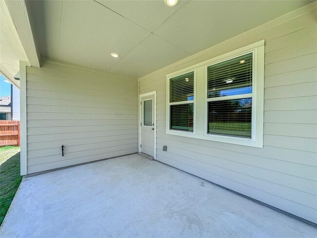 Building Photo - 409 Palo Brea Lp