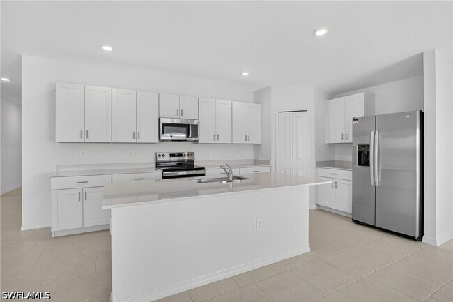 Building Photo - 11621 Savanna Lks Blvd