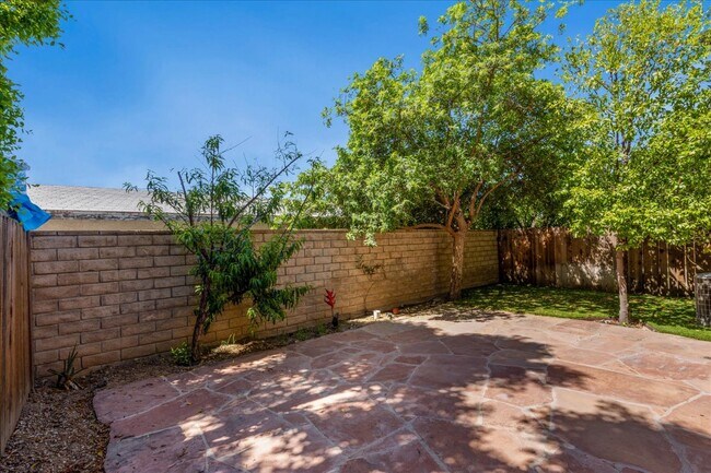 Building Photo - 14932 Isamar Ln