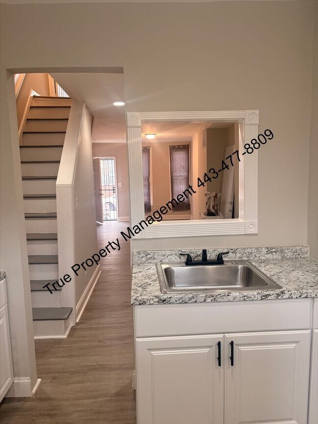 Building Photo - Cozy 2 Bedroom Home in West Baltimore