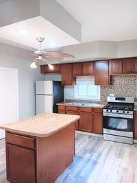 Building Photo - 3823 Alder St