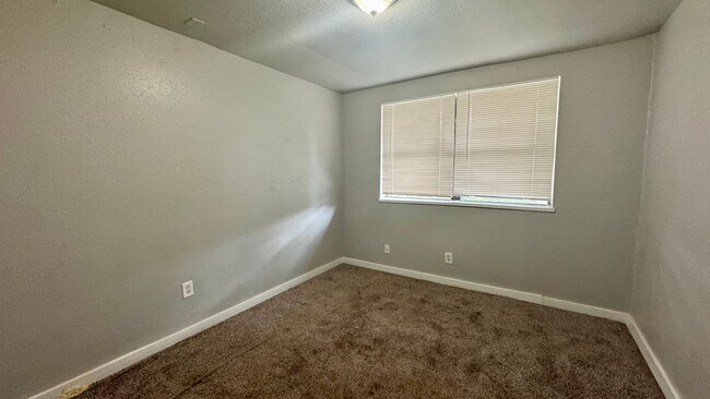 Building Photo - 2821 Moncrief Rd