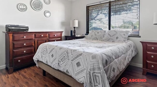 Building Photo - Gorgeous Home in 93314 Area!