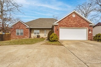 Building Photo - Charming 4-Bedroom Home in Rogers with Beautiful Natural Light!