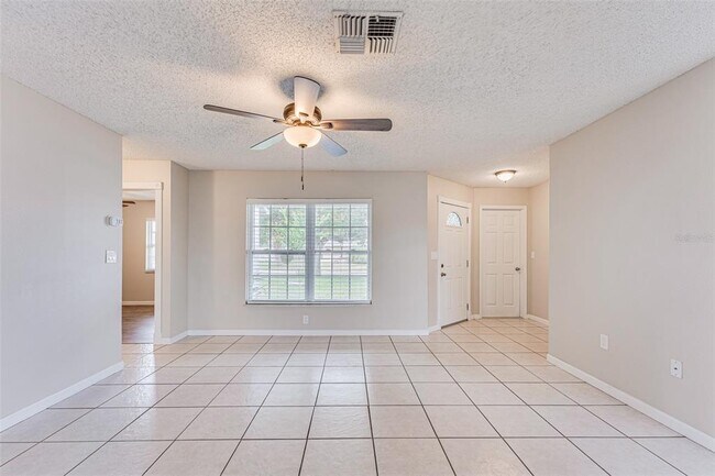 Building Photo - 5010 Larch Ln