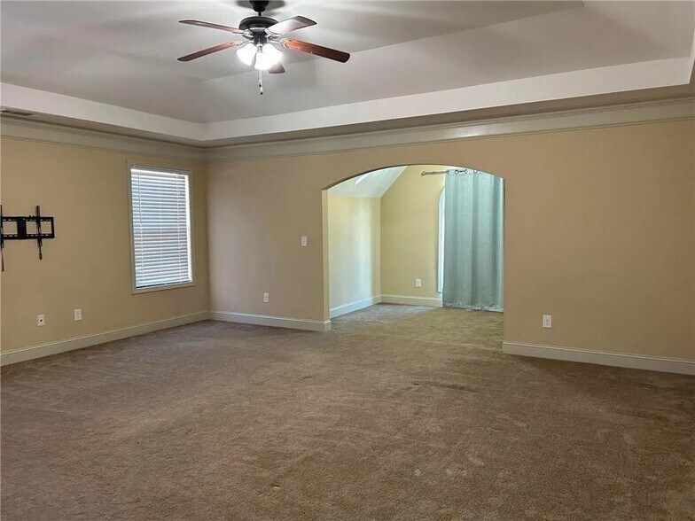 Building Photo - 698 Channel Ln