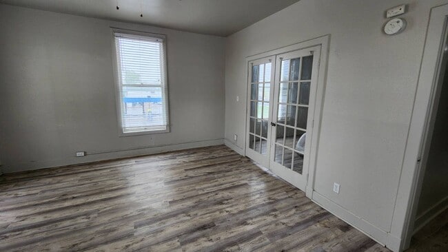 Building Photo - 105 S Harriet Ave