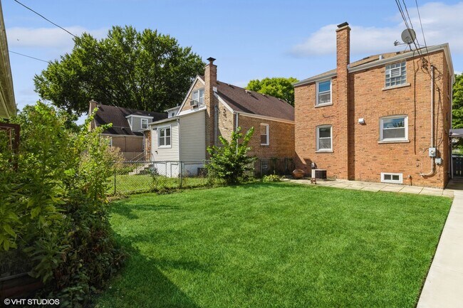 Building Photo - 5111 N Newland Ave