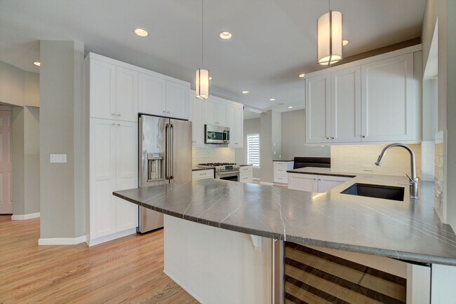 Building Photo - 4Bd/2.5Ba Sammamish Home