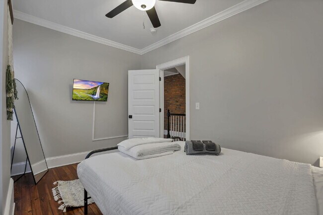 Building Photo - Stunning Restored 4BR Home Steps from Goodale Park & the Short North