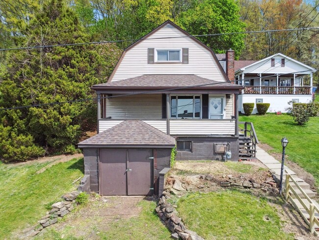 Building Photo - Beautiful 3 bedroom home in Jeannette avai...