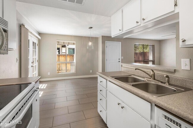 Building Photo - 13238 N 3rd Pl