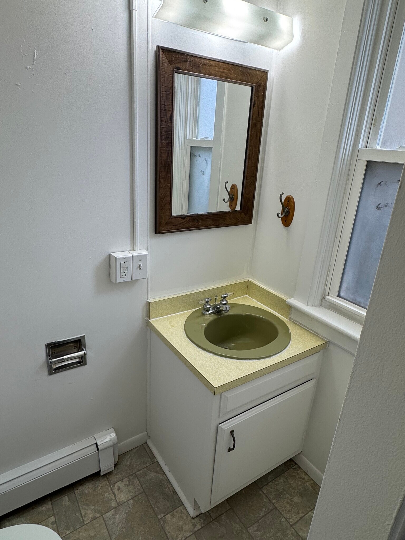 Building Photo - 1638 Saemann Ave