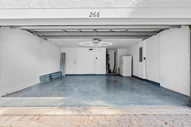 Building Photo - 266 Berenger Walk