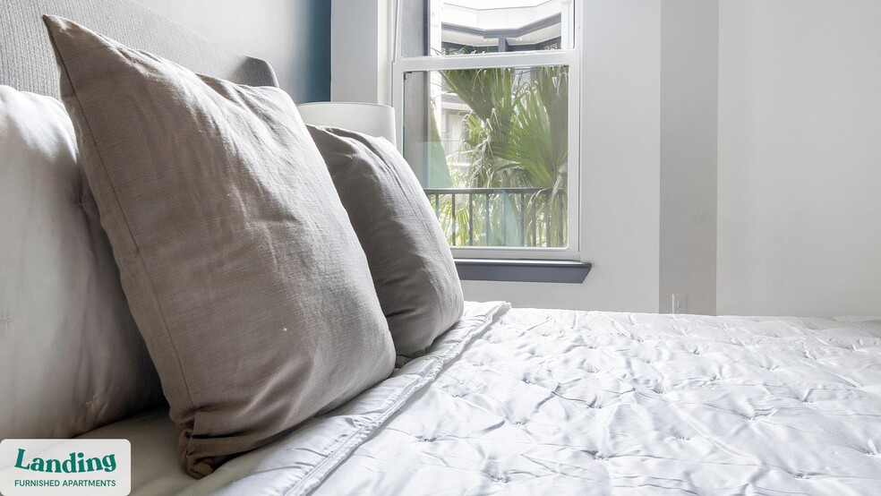 Building Photo - 944 Broadcast Pl