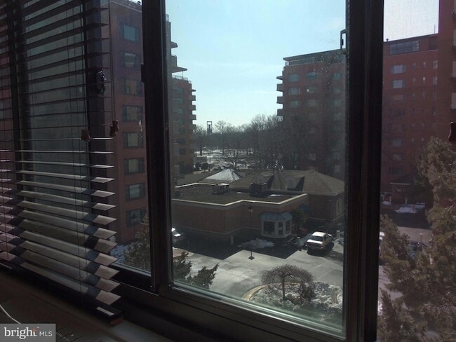 Building Photo - 1021 Arlington Blvd