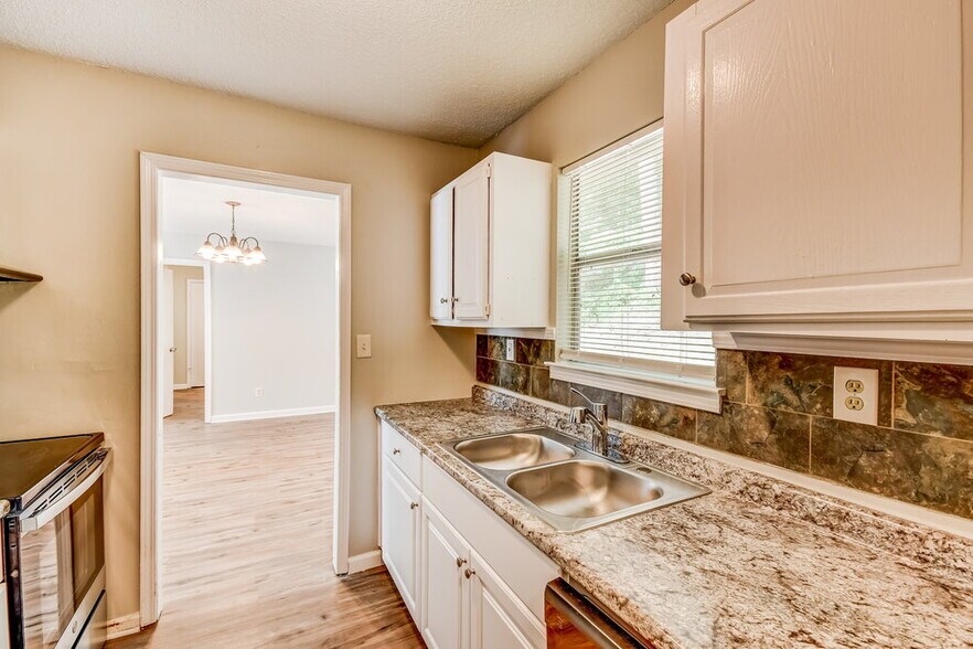 Building Photo - 1512 Marlin Springs Rd