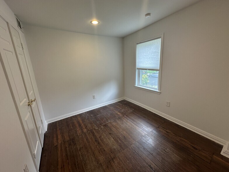 Building Photo - 1130 K St SE