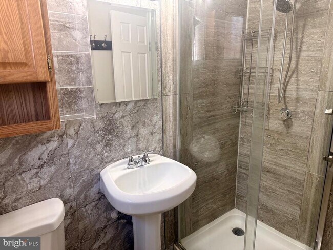 Building Photo - 7562 Kingman Dr