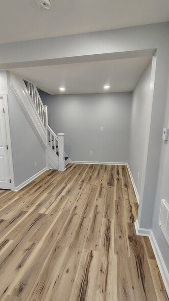 Building Photo - 1000 Main Ave