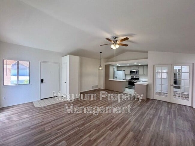 Building Photo - 27806 Hillpointe Dr