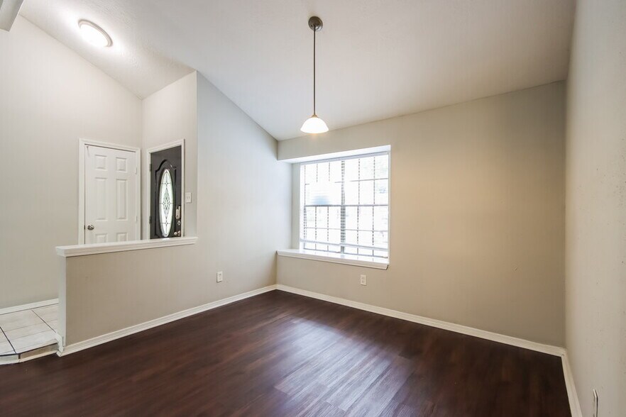 Building Photo - 5207 Village Springs Dr