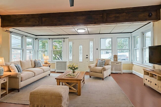 Building Photo - 711 74th St