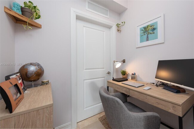 Building Photo - 1650 Galiano St