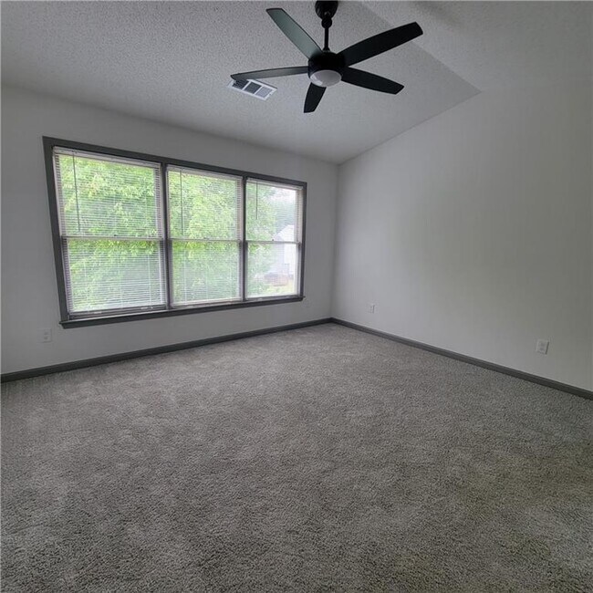 Building Photo - 3045 Binghampton Ln