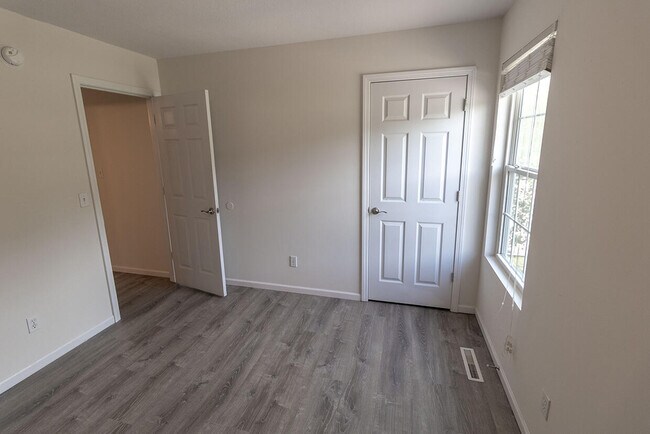 Building Photo - 3310 E St Charles Rd