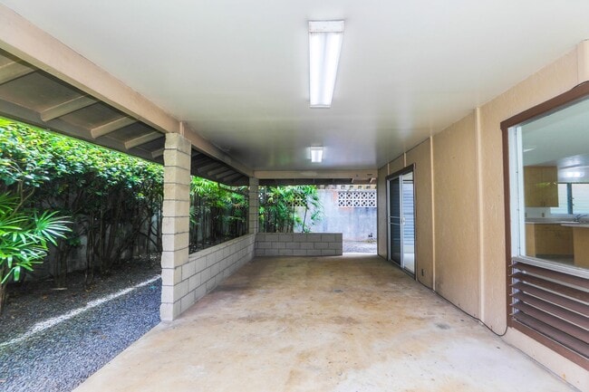 Building Photo - Kaneohe Woods – 3BR/2.5BA home with Mounta...