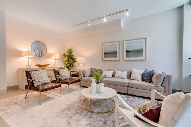 Building Photo - Logan Circle Condo | 2 Bed | 2 Bath | 1,000 Sf | 1 Garage Parking Space