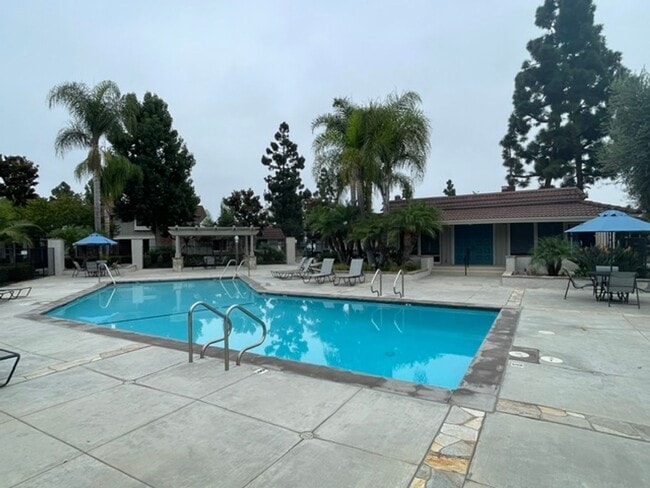 Building Photo - Beautiful Condo in Private Community