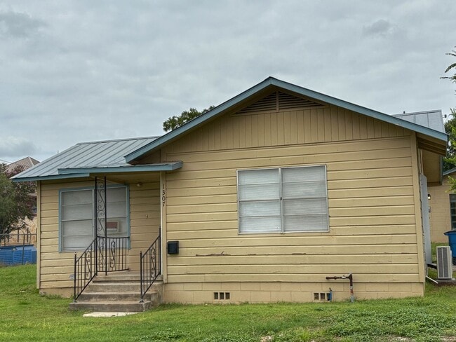 Primary Photo - Great commercial property, in the heart of...
