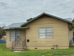Building Photo - Great commercial property, in the heart of...