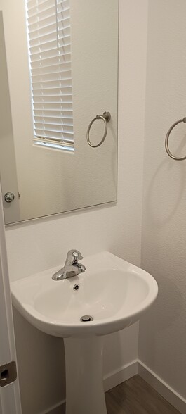 Building Photo - 821 Lake Park Cir