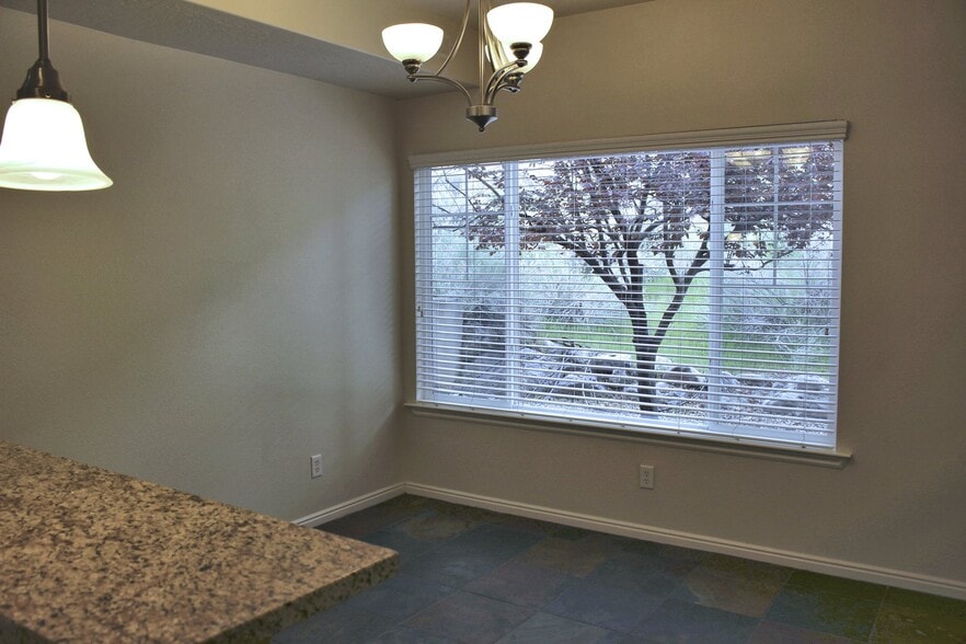 Building Photo - 1145 Canyon Meadow Dr