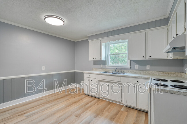 Building Photo - 835 Archer Rd