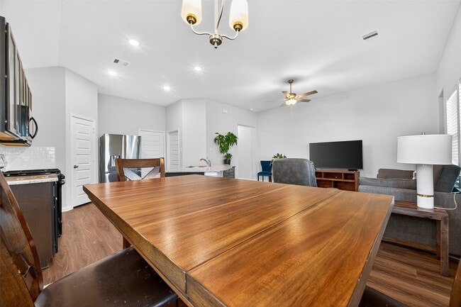 Building Photo - 8102 Coral Dr