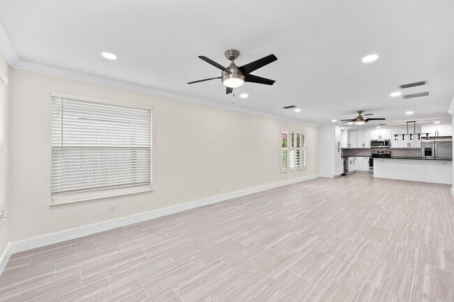 Building Photo - Naples Park - 3 Bedroom, 2 Bathroom - Annual Rental