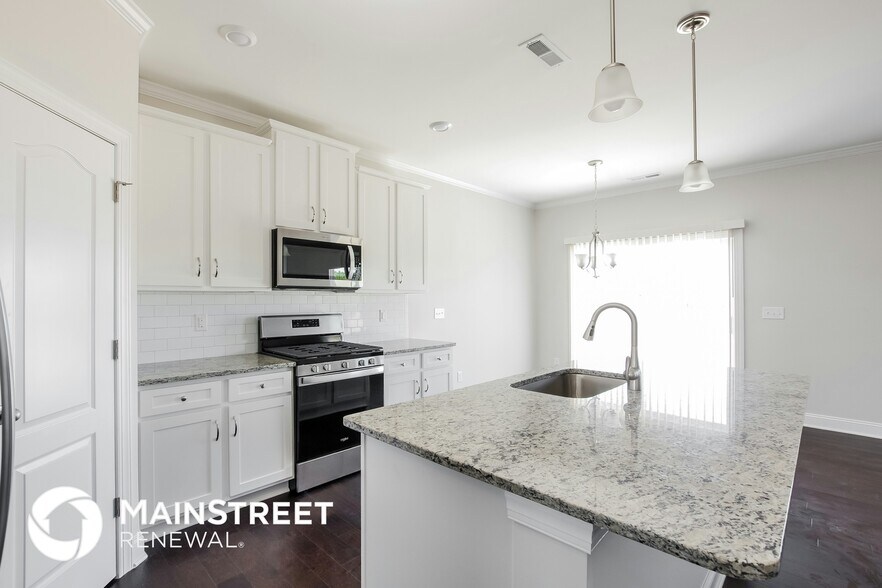 Building Photo - 2115 Vecchio Dr