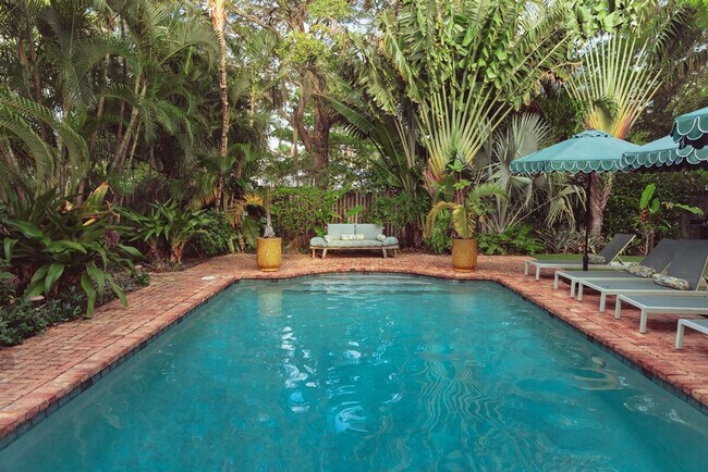 Building Photo - 446 27th St