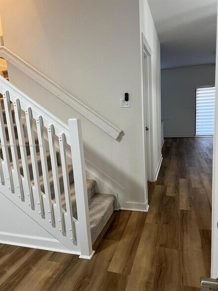 Building Photo - 256 SW 159th Ter