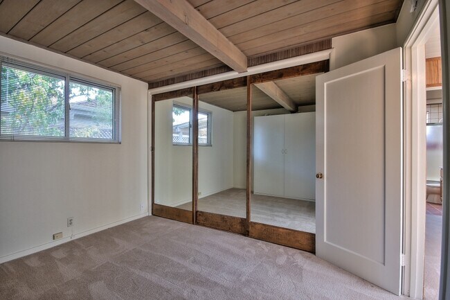 Building Photo - 127 Dalma Dr