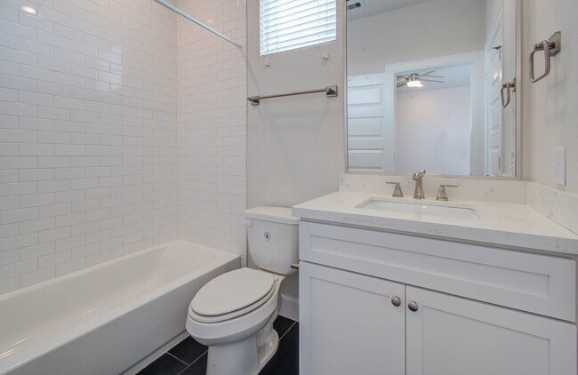 Building Photo - 2812 Grand Fountains Dr