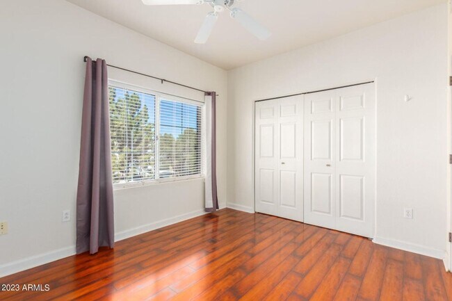 Building Photo - Amazing Townhome in Gated Community!