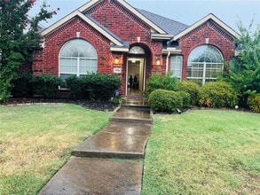Building Photo - 7705 Pleasant Valley Tr